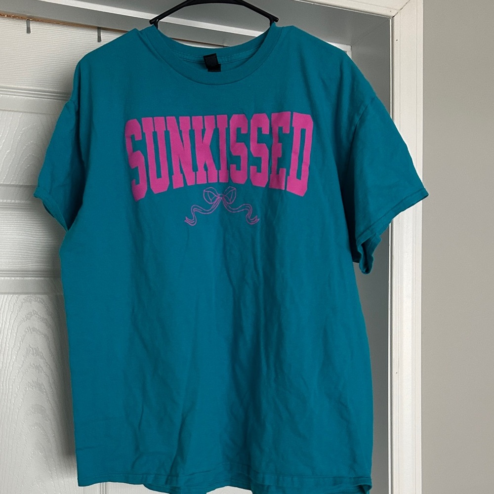Gildan Teal and Pink Short Sleeve Tee